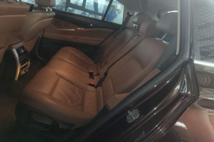Used BMW 5 Series GT 2015 528i Leading Model Interior 4