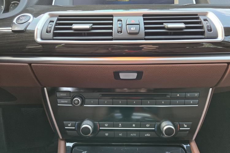 Used BMW 5 Series GT 2015 528i Leading Model Interior 5
