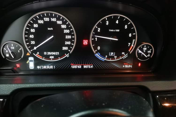Used BMW 5 Series GT 2015 535i xDrive Odometer Close Up