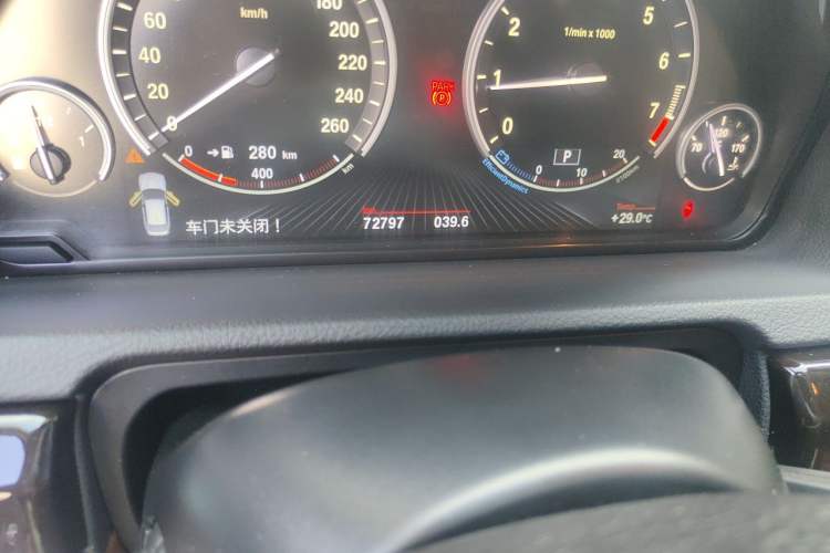 Used BMW 5 Series GT 2015 528i Leading Model Odometer Close Up