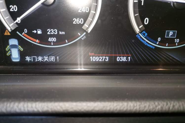 Used BMW 5 Series GT 2015 528i Leading Model Odometer Close Up
