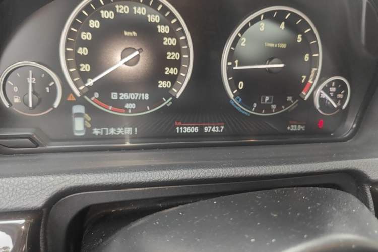 Used BMW 5 Series GT 2015 528i Leading Model Odometer Close Up