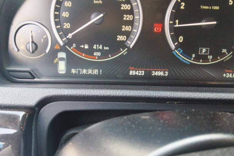 Used BMW 5 Series GT 2015 528i Leading Model Odometer Close Up