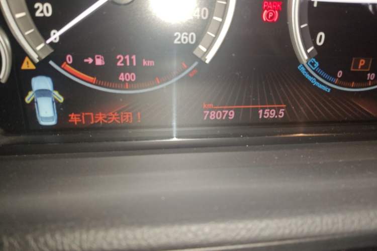 Used BMW 5 Series GT 2015 528i Leading Model Odometer Close Up