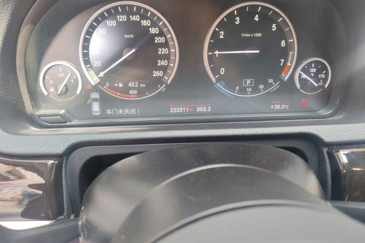 Used BMW 5 Series GT 2015 535i Leading Model Odometer Close Up