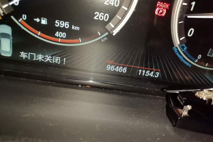 Used BMW 5 Series GT 2015 535i Leading Model Odometer Close Up