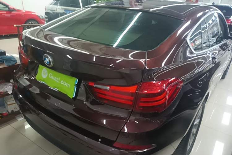Used BMW 5 Series GT 2015 528i Leading Model Rear Right 45 Deg