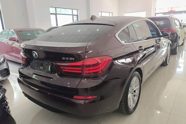 Used BMW 5 Series GT 2015 528i Leading Model Rear Right 45 Deg