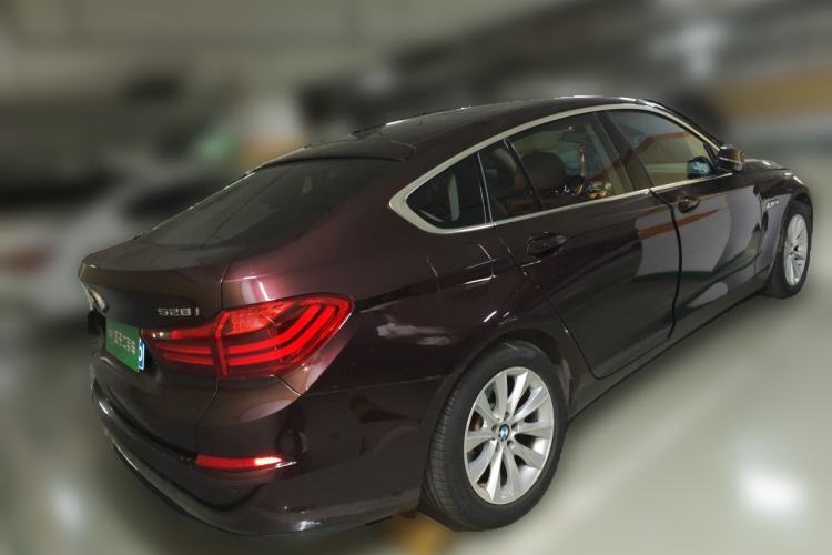 Used BMW 5 Series GT 2015 528i Leading Model Rear Right 45 Deg