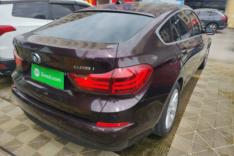 Used BMW 5 Series GT 2015 528i Leading Model Rear Right 45 Deg