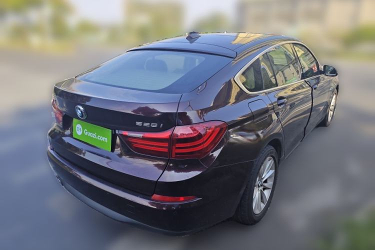 Used BMW 5 Series GT 2015 528i Leading Model Rear Right 45 Deg