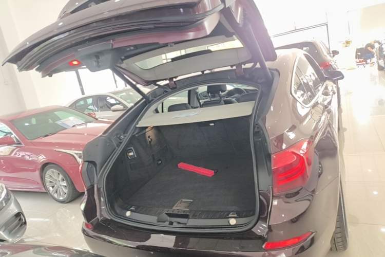 Used BMW 5 Series GT 2015 528i Leading Model Trunk