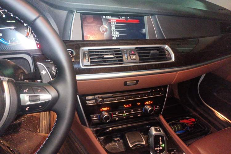 Used BMW 5 Series GT 2015 528i Leading Model Audio And AC Panel