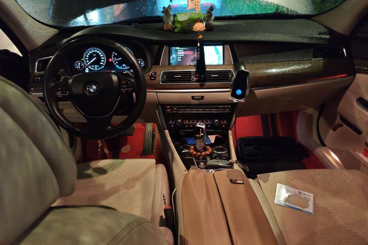 Used BMW 5 Series GT 2015 535i Luxury Edition Center Console