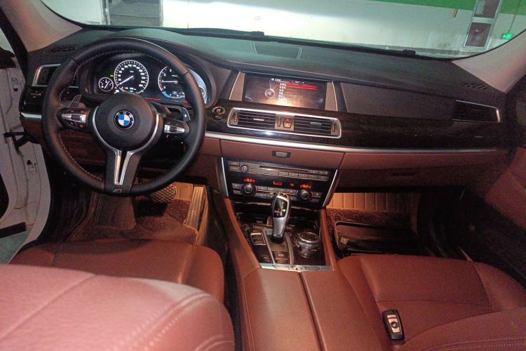 Used BMW 5 Series GT 2015 528i Leading Model Center Console