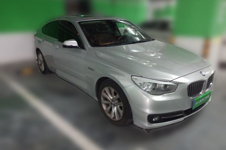 Used BMW 5 Series GT 2015 528i Leading Model Front Right 45 Deg