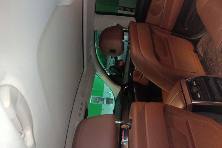 Used BMW 5 Series GT 2015 528i Leading Model Headliner
