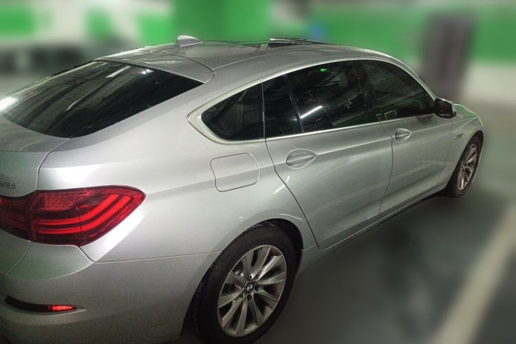 Used BMW 5 Series GT 2015 528i Leading Model Rear Right 45 Deg