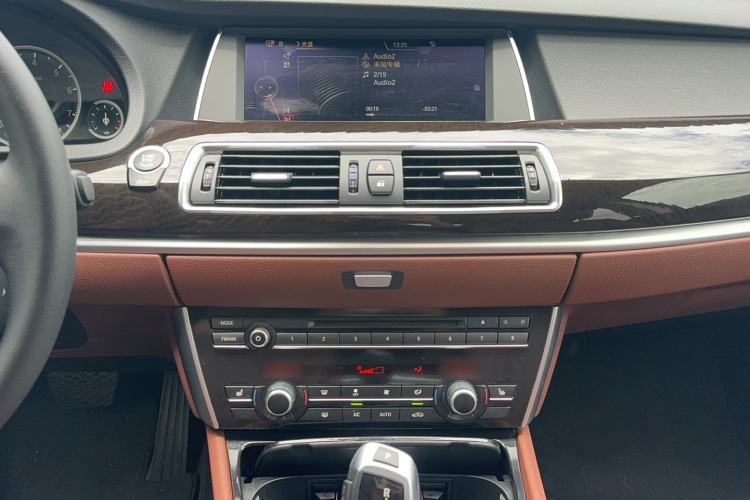 Used BMW 5 Series GT 2015 528i Leading Model Audio And AC Panel