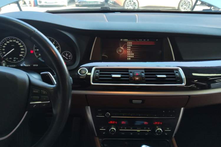 Used BMW 5 Series GT 2015 535i Leading Model Audio And AC Panel