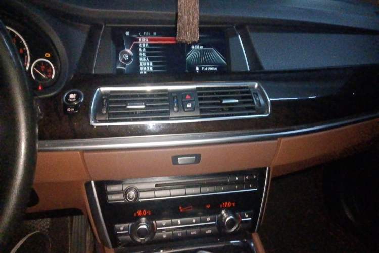 Used BMW 5 Series GT 2015 528i Leading Model Audio And AC Panel