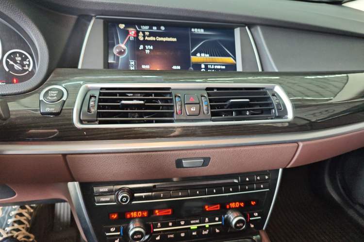 Used BMW 5 Series GT 2015 528i Luxury Edition Audio And AC Panel