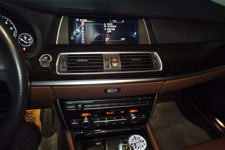 Used BMW 5 Series GT 2015 528i Leading Model Audio And AC Panel