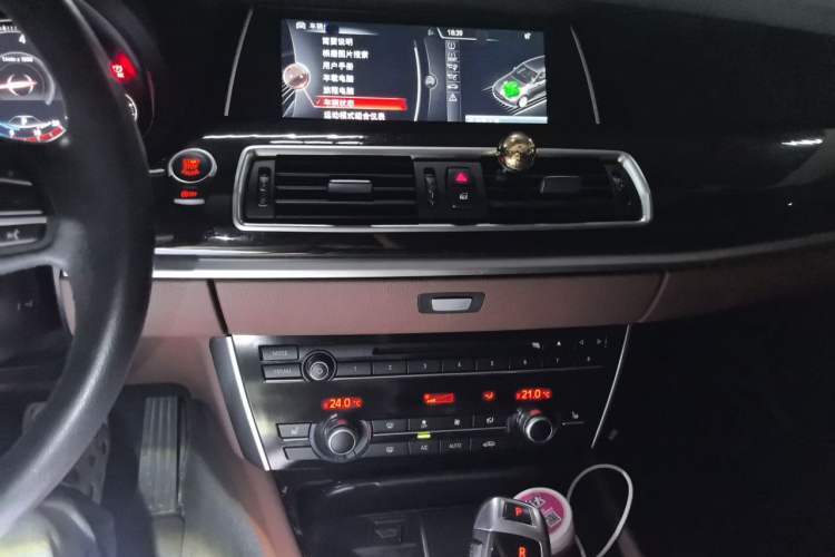 Used BMW 5 Series GT 2015 528i Leading Model Audio And AC Panel