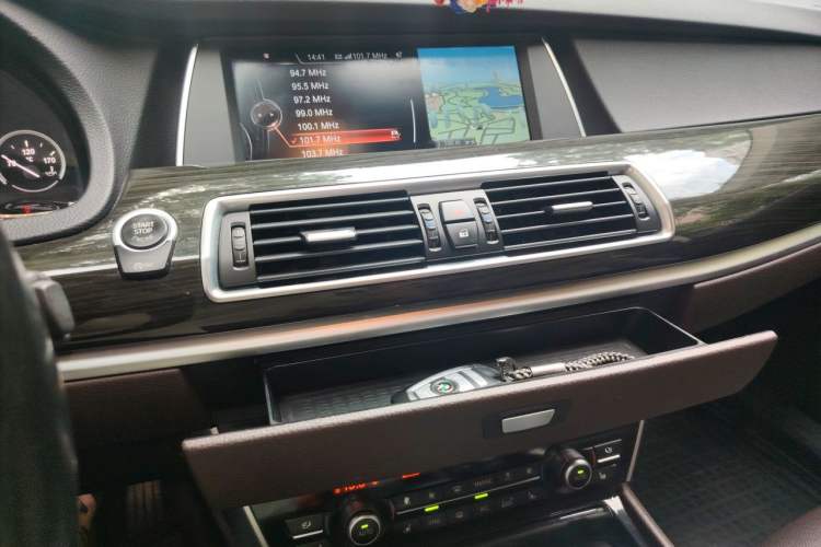 Used BMW 5 Series GT 2015 528i Luxury Edition Audio And AC Panel