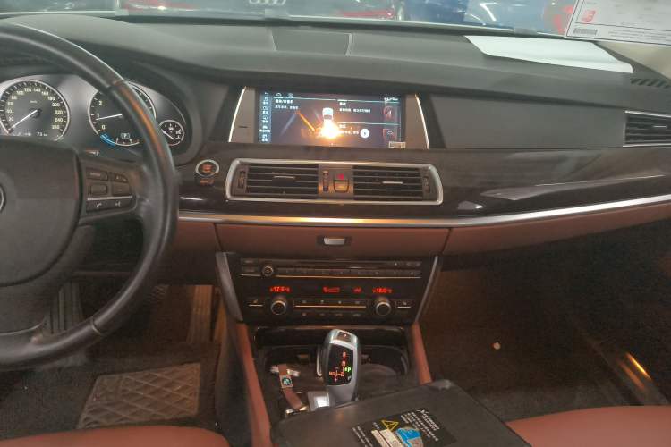 Used BMW 5 Series GT 2015 528i Leading Model Audio And AC Panel