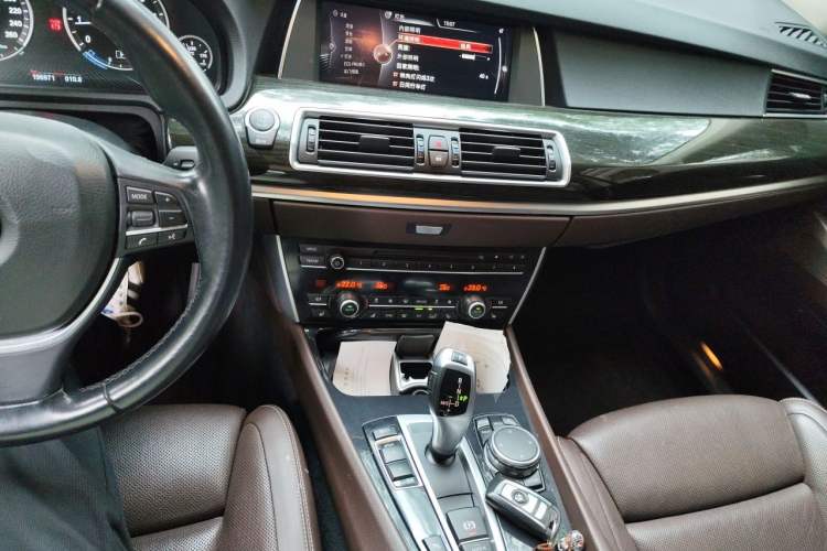 Used BMW 5 Series GT 2015 528i Luxury Edition Audio And AC Panel