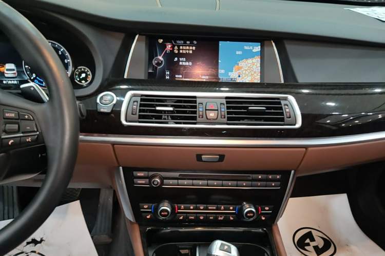 Used BMW 5 Series GT 2015 535i xDrive Audio And AC Panel