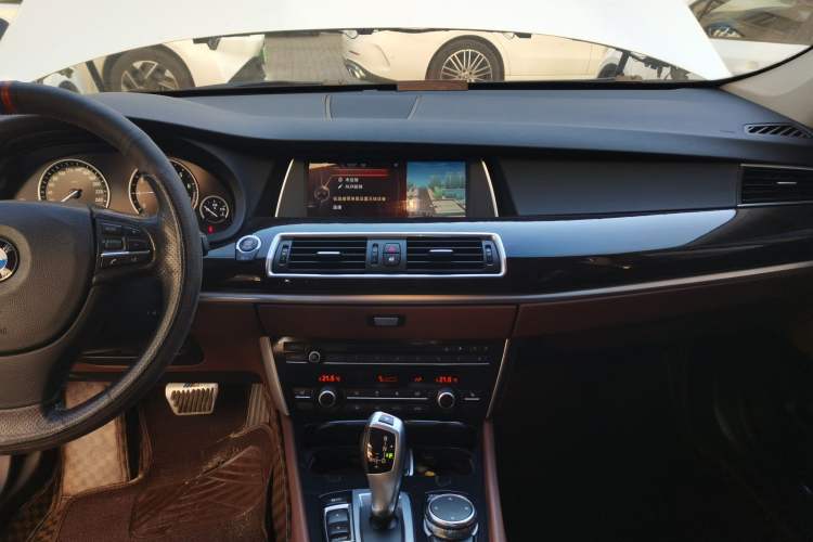 Used BMW 5 Series GT 2015 528i Leading Model Audio And AC Panel