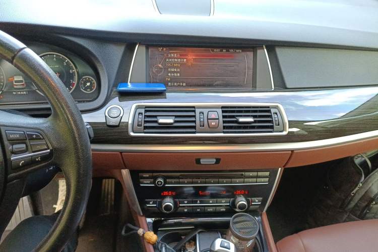 Used BMW 5 Series GT 2015 528i Leading Model Audio And AC Panel