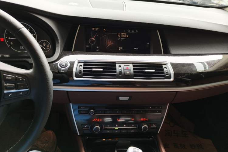 Used BMW 5 Series GT 2015 528i Luxury Edition Audio And AC Panel