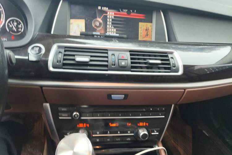 Used BMW 5 Series GT 2015 528i Leading Model Audio And AC Panel