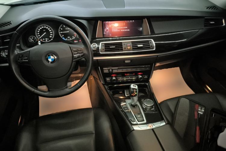 Used BMW 5 Series GT 2015 528i Leading Model Center Console