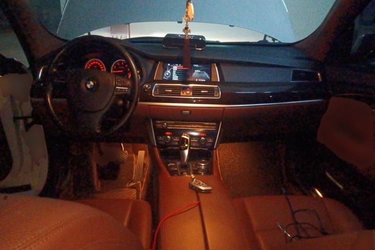 Used BMW 5 Series GT 2015 528i Leading Model Center Console
