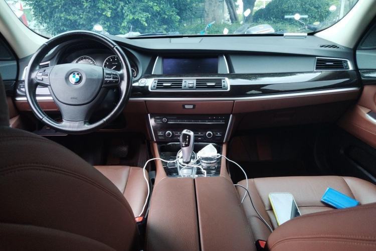 Used BMW 5 Series GT 2015 528i Leading Model Center Console