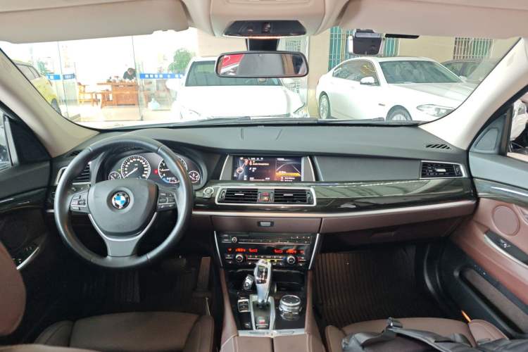 Used BMW 5 Series GT 2015 528i Luxury Edition Center Console