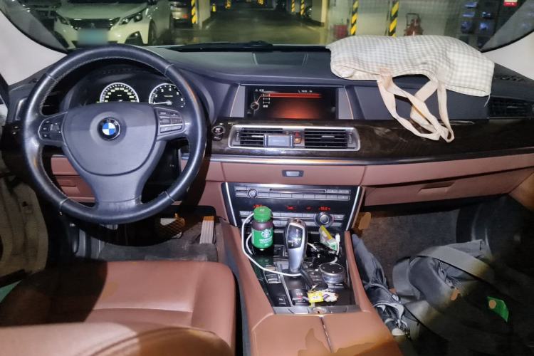 Used BMW 5 Series GT 2015 528i Leading Model Center Console