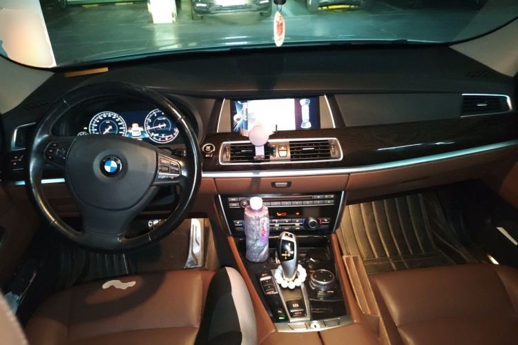 Used BMW 5 Series GT 2015 528i Leading Model Center Console
