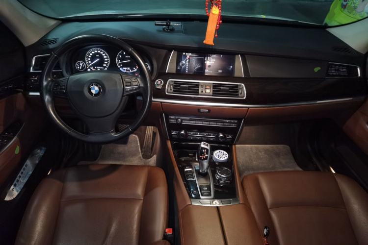 Used BMW 5 Series GT 2015 528i Leading Model Center Console