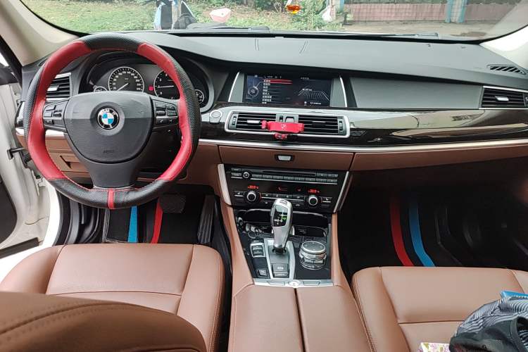 Used BMW 5 Series GT 2015 528i Leading Model Center Console