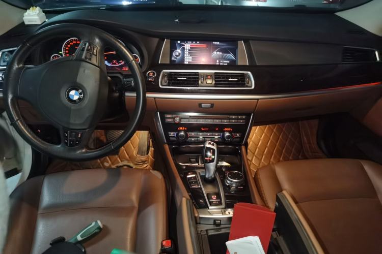 Used BMW 5 Series GT 2015 528i Leading Model Center Console
