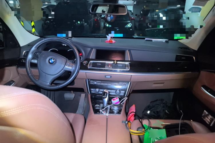 Used BMW 5 Series GT 2015 528i Leading Model Center Console