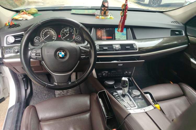 Used BMW 5 Series GT 2015 528i Luxury Edition Center Console