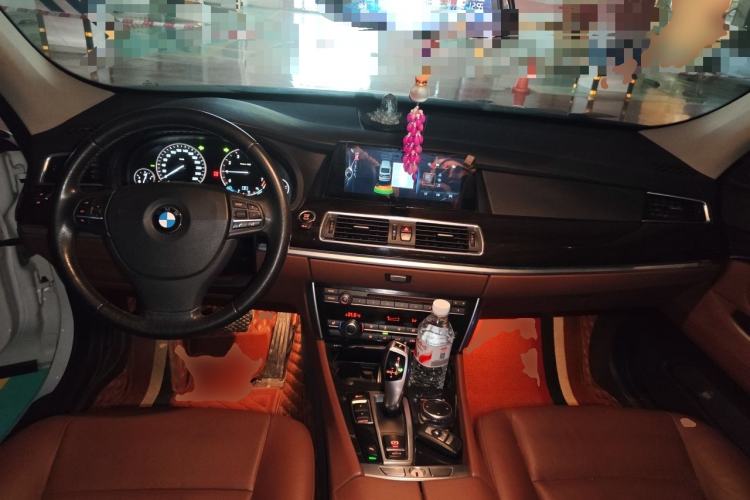 Used BMW 5 Series GT 2015 528i Leading Model Center Console