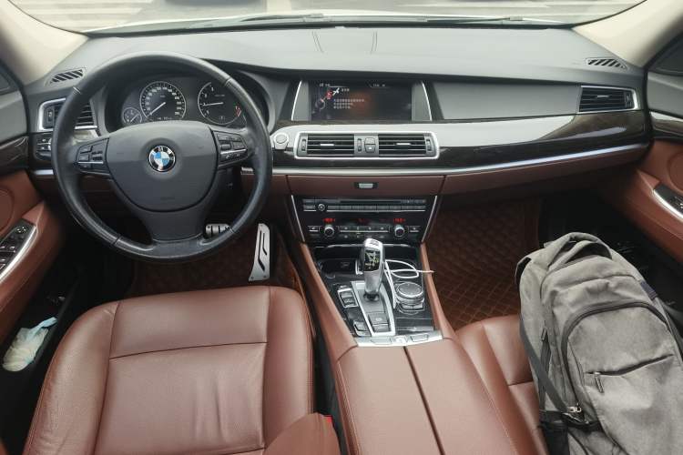 Used BMW 5 Series GT 2015 528i Leading Model Center Console