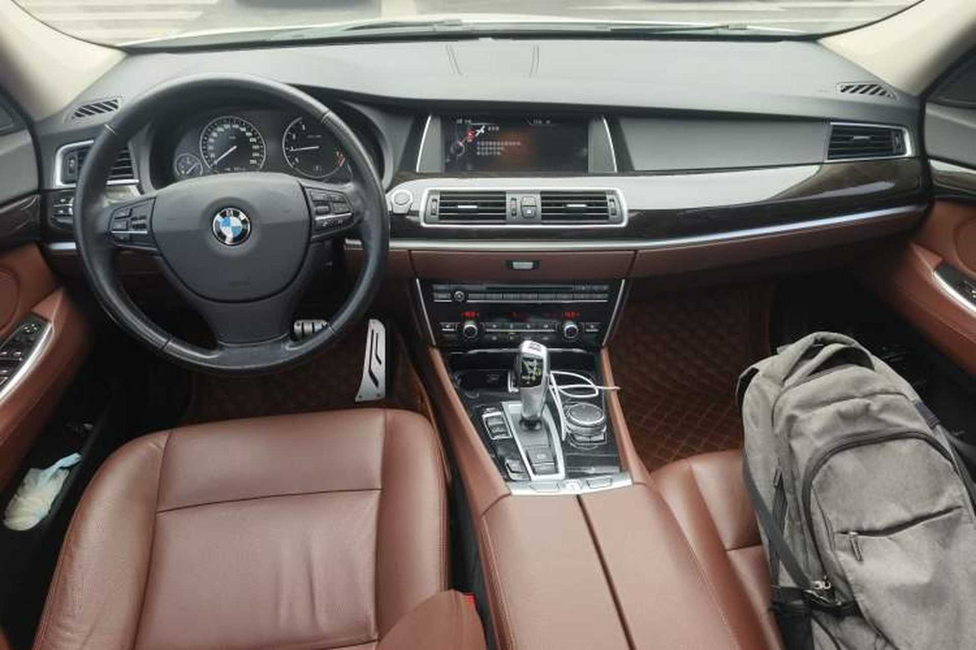 Used BMW 5 Series GT 2015 528i Leading Model Center Console